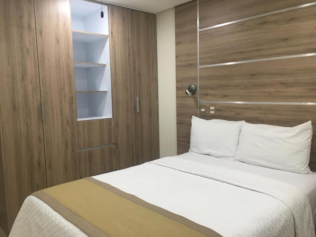 Hotel Y Suites Maria Fernanda Zitácuaro Eksteriør billede